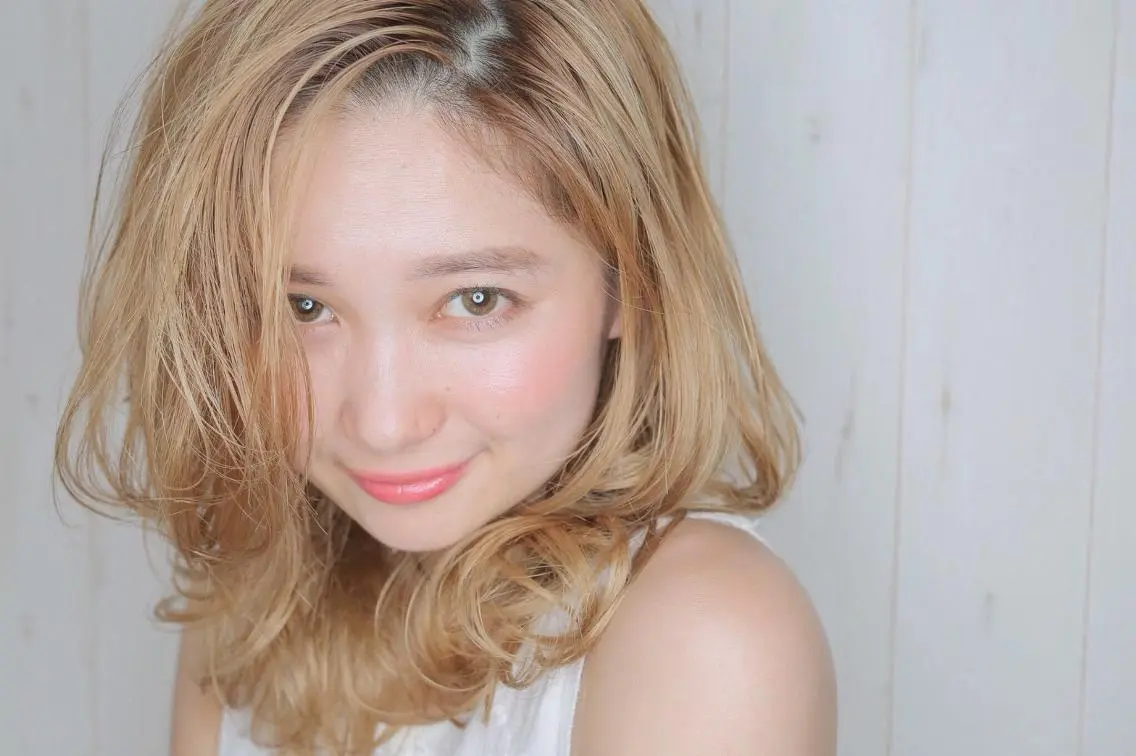 ミディアム カラー パーマ ハイトーンブリーチ 土坂 由志【京都】のヘアスタイル