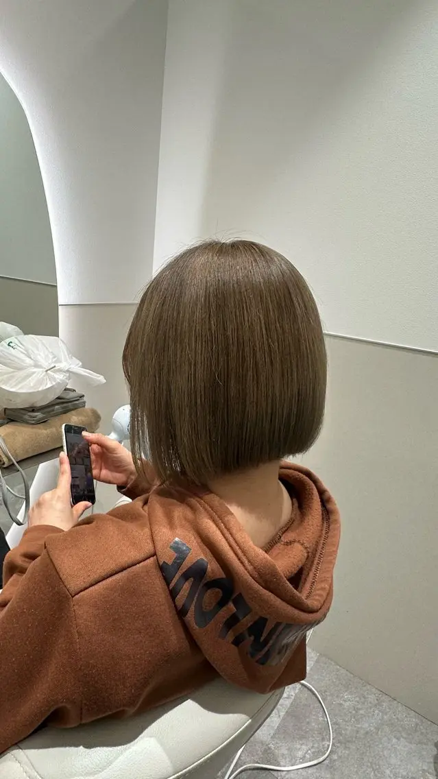 ミディアム カラー ブリーチ ボブ カット ヘアカラー salowin Ryoのヘアスタイル