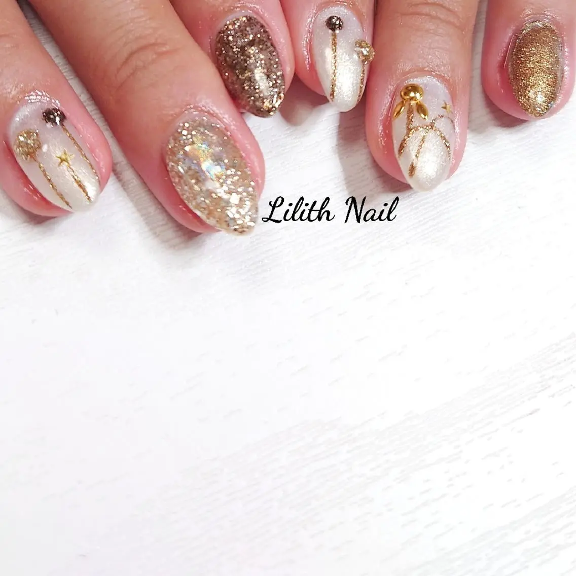 ネイル キラキラネイル ラメ(グリッター) 冬ネイル クリスマス ハンドネイル Lilith Nailのネイルデザイン