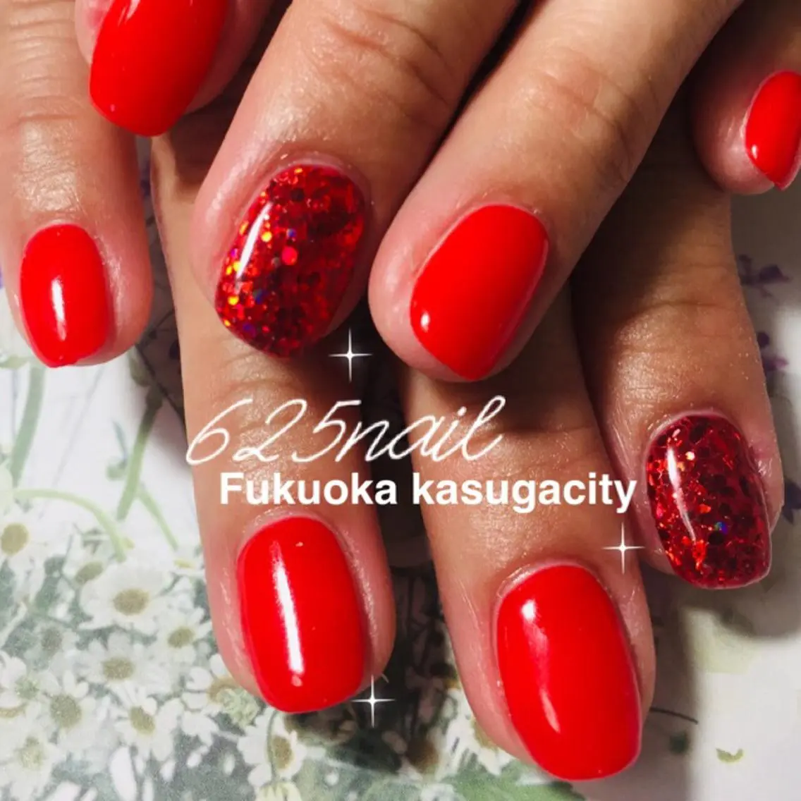 ネイル ホログラムネイル ワンカラーネイル 赤色 シンプルネイル 625nail 無料P有/春日白水のネイルデザイン