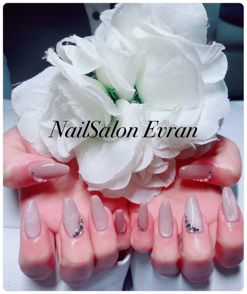 ネイル アートネイル フレンチネイル マグネットネイル 持ち込み ニュアンスネイル ハンドネイル Nail salon Evranのネイルデザイン