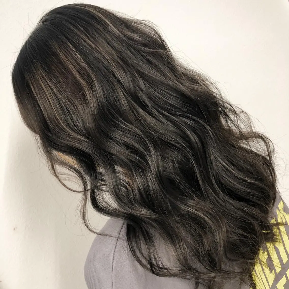 ロング カラー ヘアアレンジ バレイヤージュ デザインカラー ハイライトカラー 外国人風カラー ハイライト アンドウ ユウ/ レイヤーカット/韓国のヘアスタイル