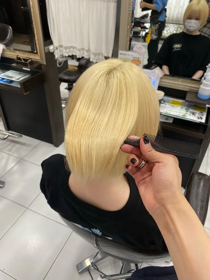 ショート カラー ブロンド 髪質改善 トリートメント トリートメント グレージュ達人/赤み 消し/ブリーチ/岩崎のヘアスタイル