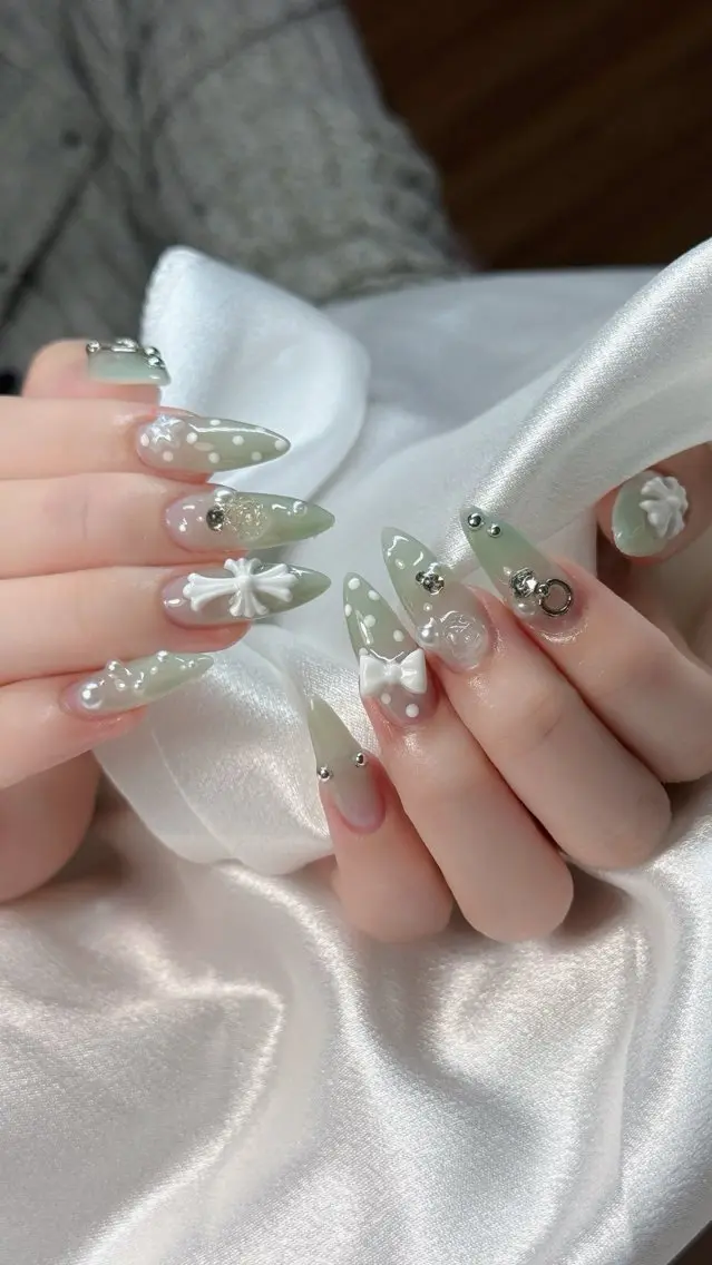 ネイル オーロラネイル ブルー チークネイル フットネイル フレンチネイル ハンドネイル HANA.NAILS 自宅サロンのネイルデザイン