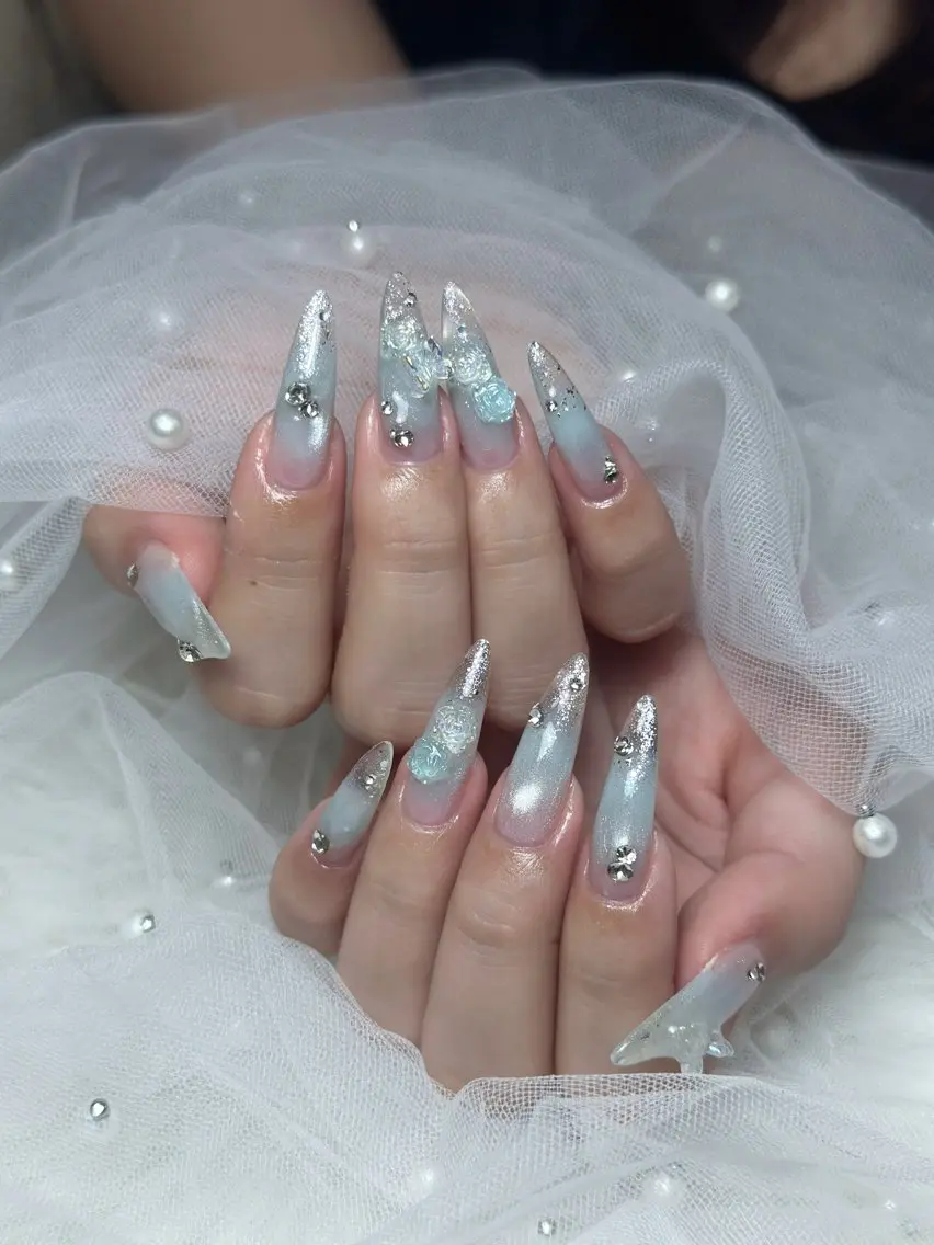 ネイル チークネイル ドット フレンチネイル グラデーション ハート ハンドネイル Julli NailStudioのネイルデザイン
