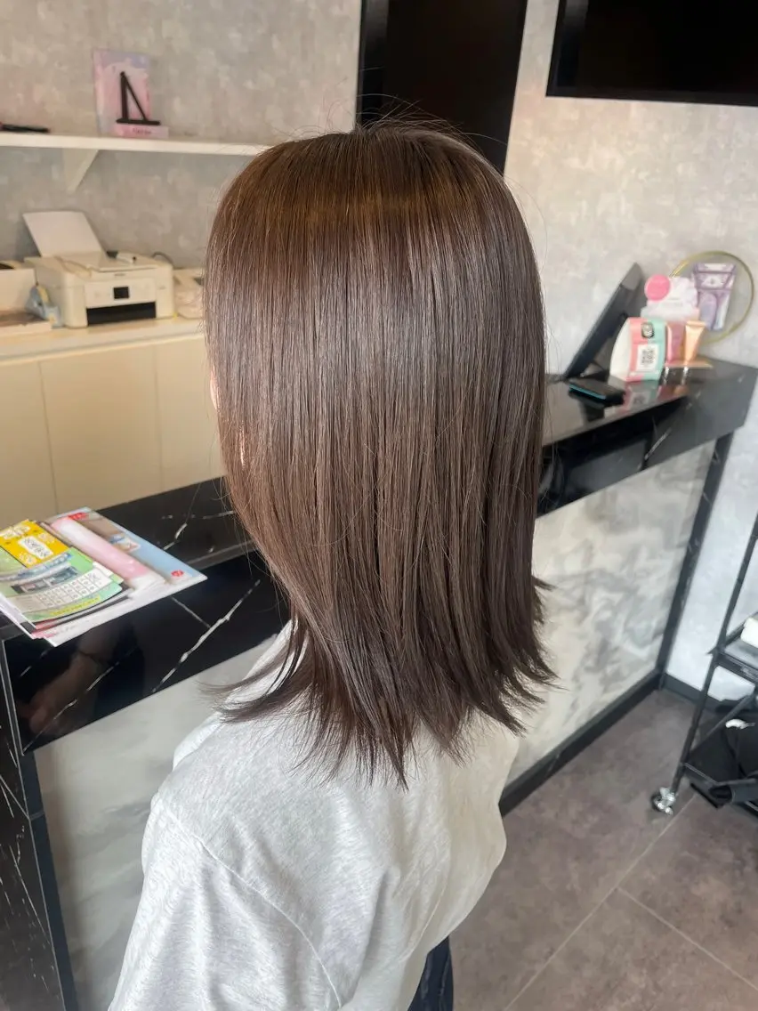 セミロング カラー グレージュ ヘアカラー  ︎︎ 寧音のヘアスタイル