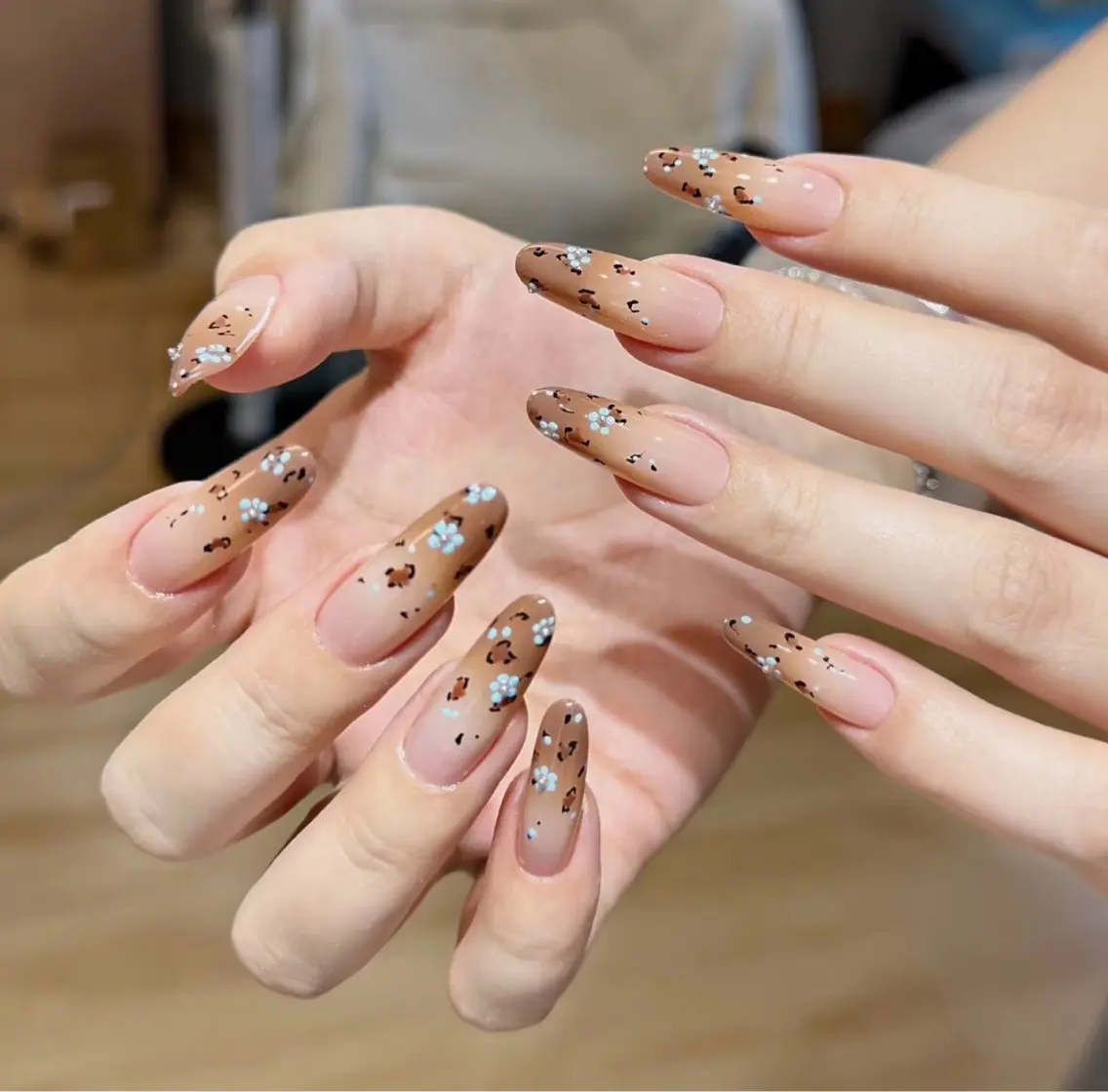 ネイル フットネイル フレンチネイル グラデーション 氷ネイル・うるうるネイル 韓国ネイル ハンドネイル Lynn_ Nailのネイルデザイン