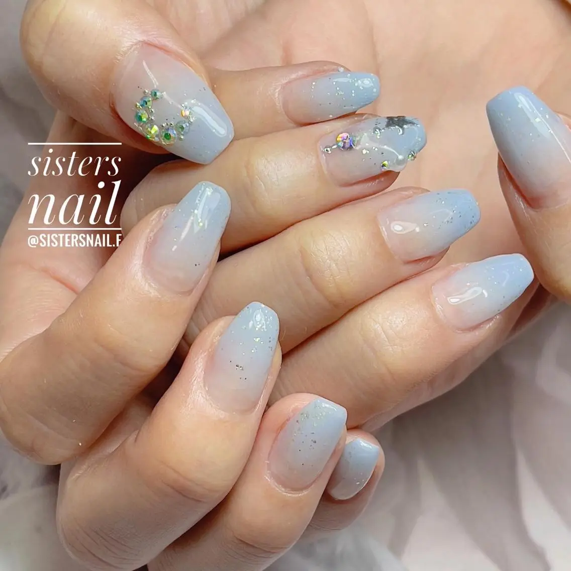 ネイル アートネイル ブルー グラデーション キラキラネイル オフィスネイル sisters nail.fのネイルデザイン