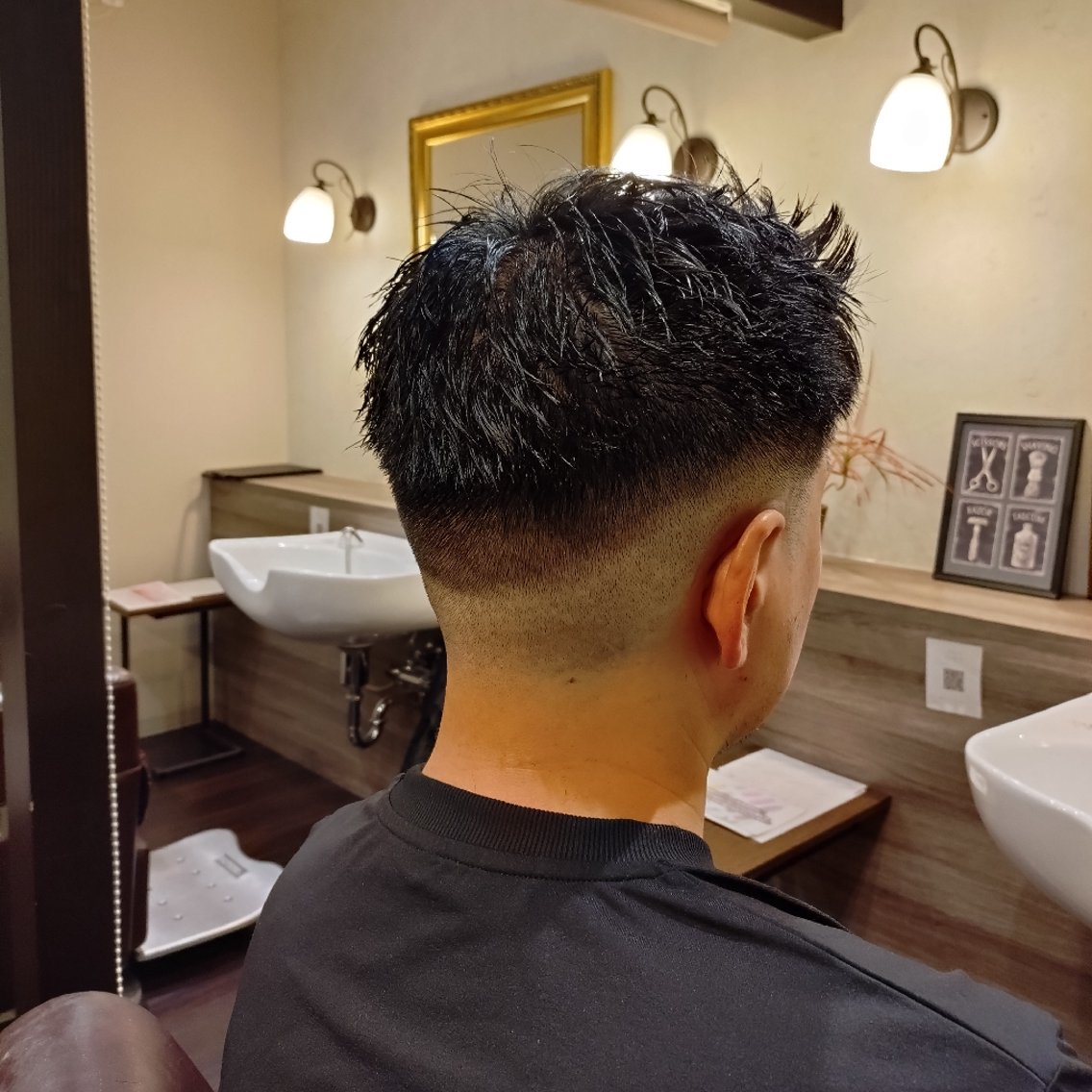 メンズ アップバング フェードカット 宮下 渚のヘアスタイル