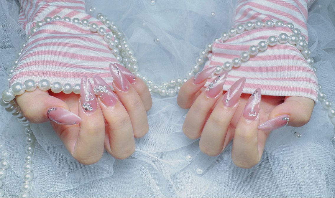 ネイル フラッシュネイル フレンチネイル グラデーション キラキラネイル 韓国ネイル ハンドネイル nyunn nailのネイルデザイン