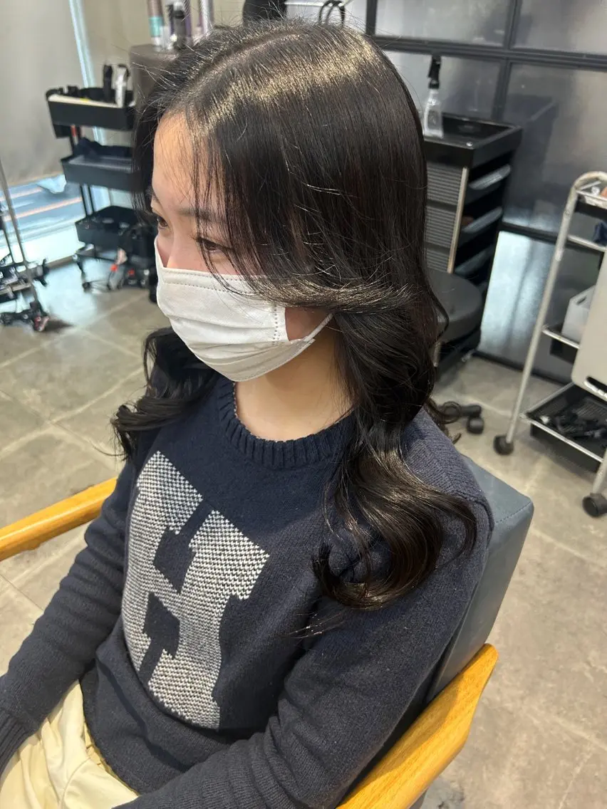 《📣就活・実習応援クーポン📣》黒染めを使わない暗髪カラー+うる艶トリートメント付きの写真