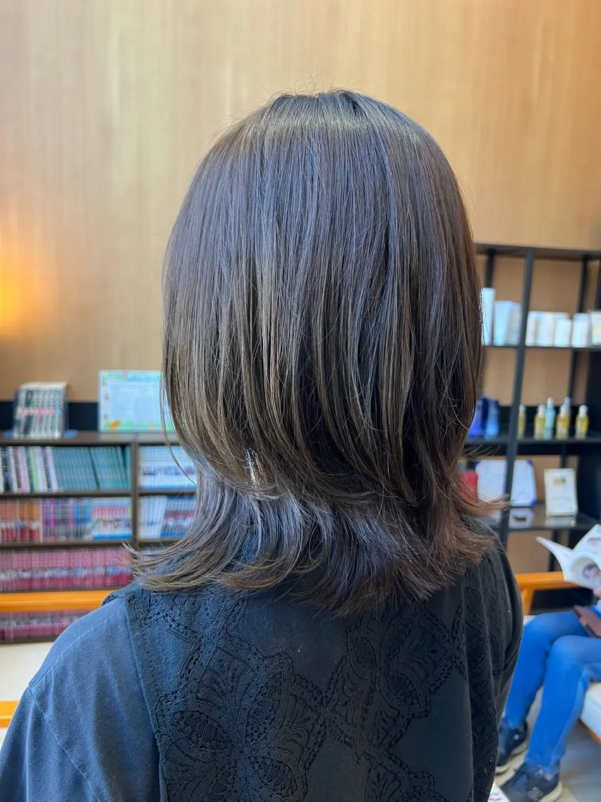 ミディアム カット ヘアカラー トリートメント cyan Amiのヘアスタイル