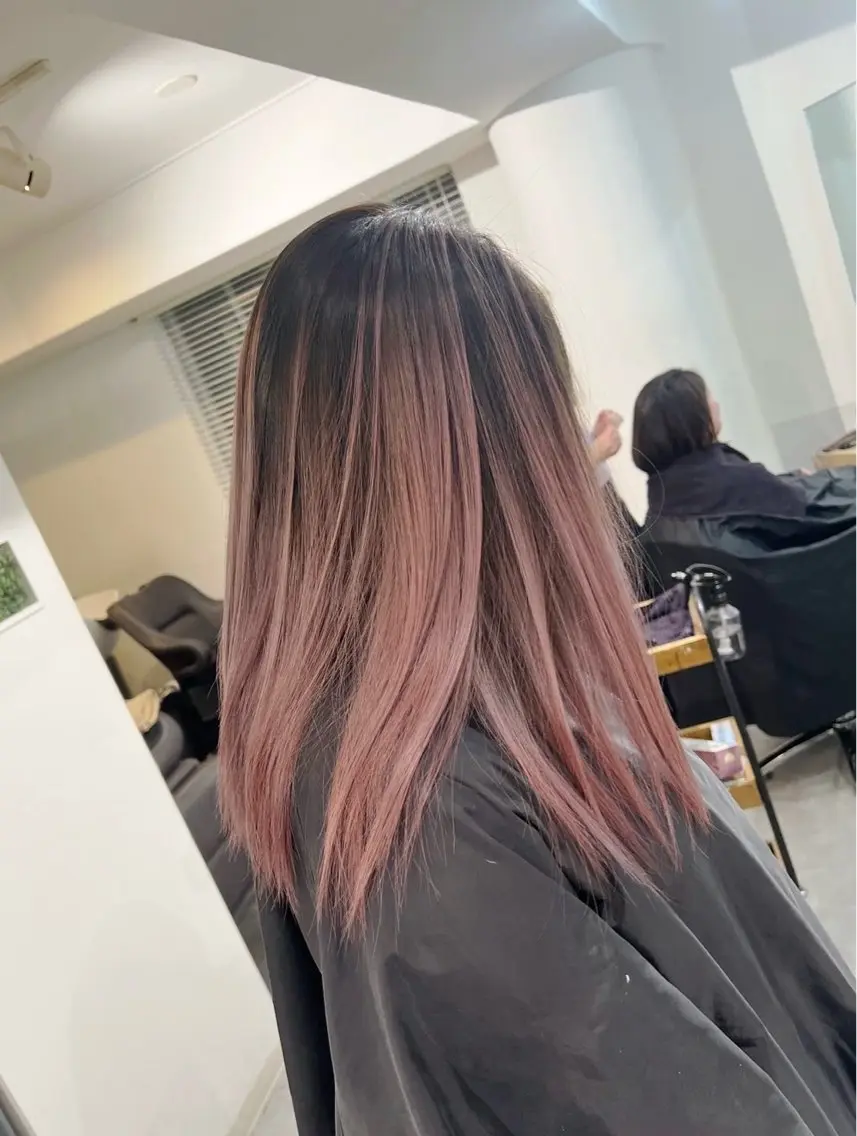 セミロング カラー バレイヤージュ ベージュカラー ピンクカラー ピンクベージュ レイヤーカット 指名数No.1 /NAOYAのヘアスタイル