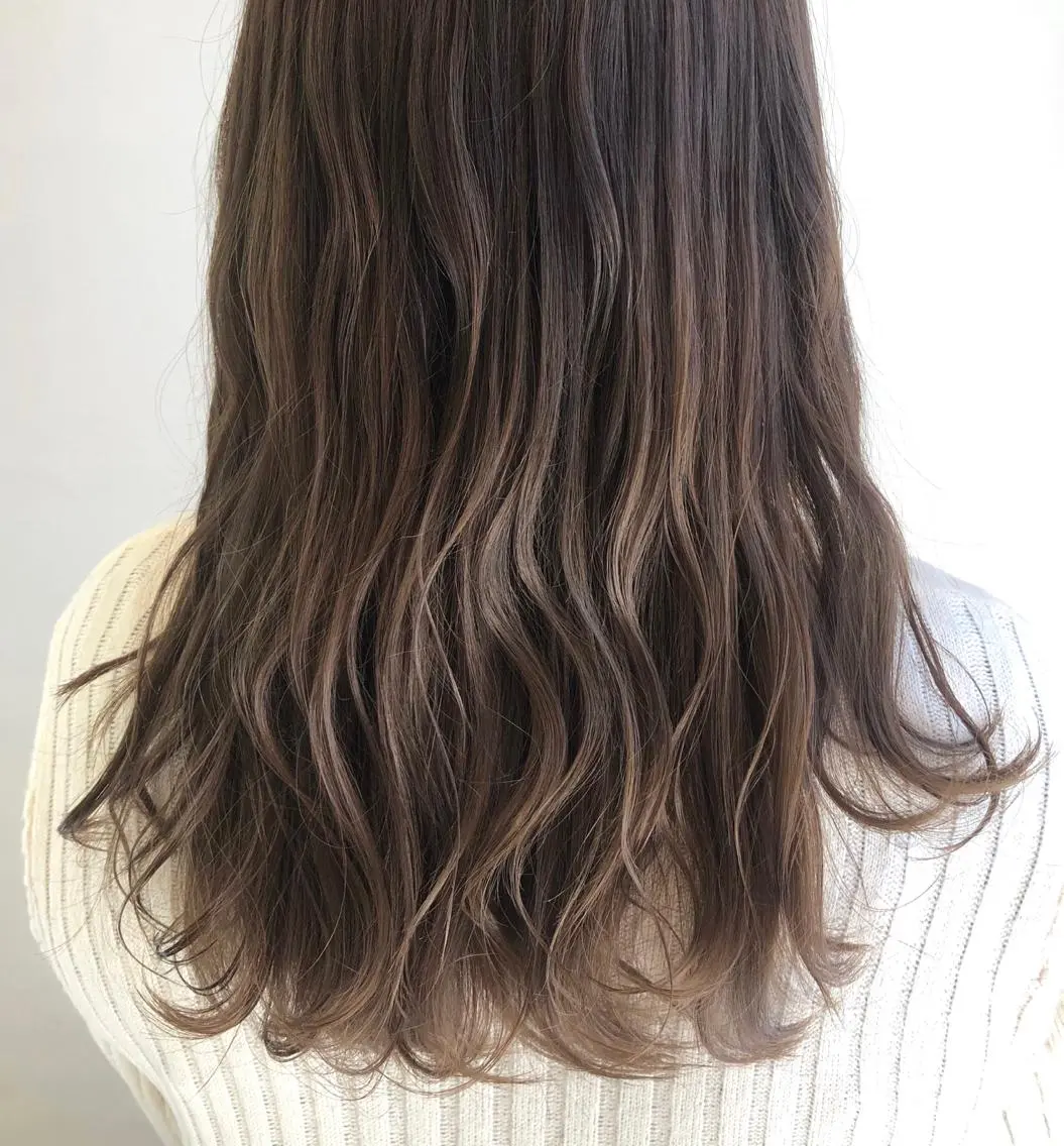 ミディアム カラー アッシュ ベージュカラー カット ヘアカラー 齋藤 咲のヘアスタイル