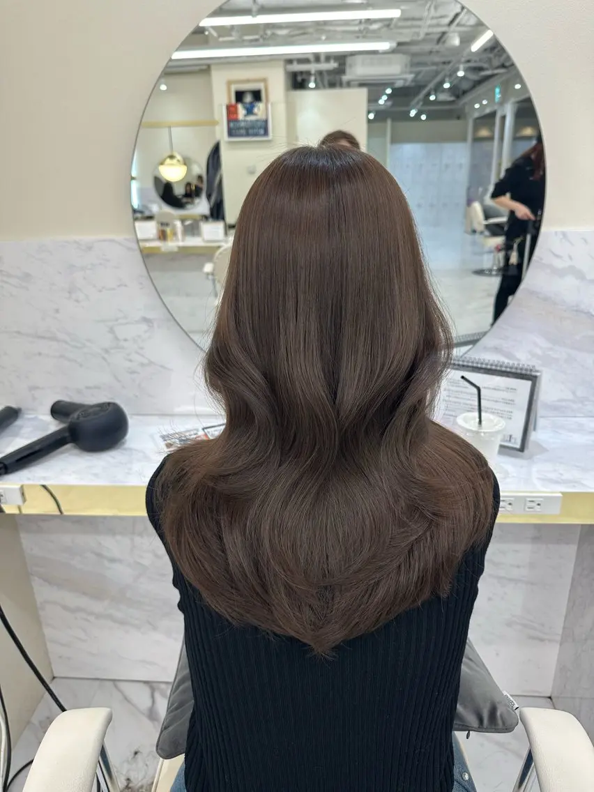 ミディアム 髪質改善 カット ヘアカラー トリートメント 似合わせレイヤーカッ ト🩶瀧本美咲のヘアスタイル