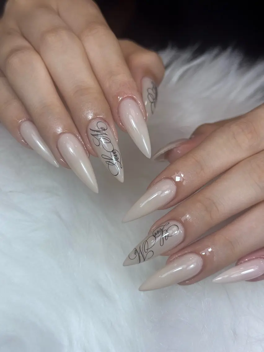 ネイル アートネイル ジェルネイル ニュアンスネイル シンプルネイル ネイルチップ ハンドネイル Lisa Nail Salonのネイルデザイン
