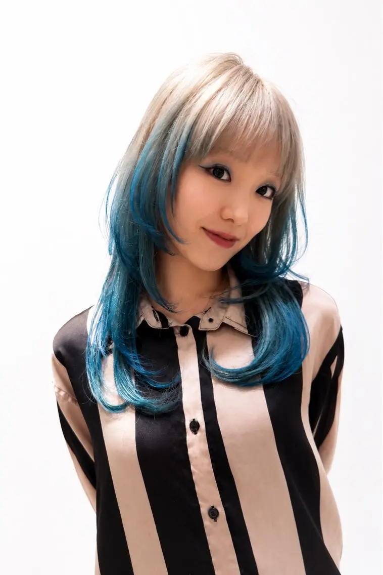 セミロング カラー ブルーカラー デザインカラー シルバー レイヤーカット カット ヘアカラー トリートメント 銀座/ハイレイヤー/ 艶髪カラー/田中颯士のヘアスタイル
