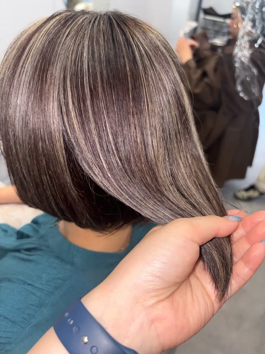 ミディアム カラー ハイライトカラー ハイライト カット ヘアカラー トリートメント 縮毛矯正/レイヤー/ 牧口瑠夏のヘアスタイル