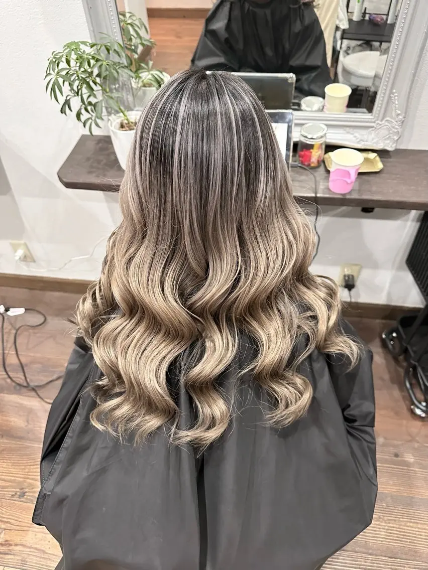 セミロング レイヤーカット カット ヘアカラー トリートメント バレイヤージュ 隅中秀弥のヘアスタイル