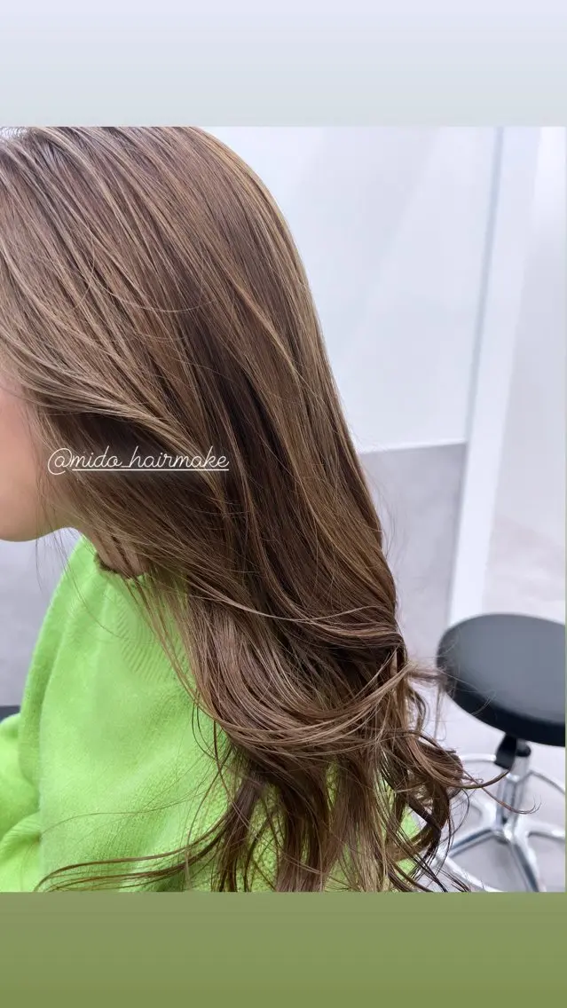 ロング ハイライト MIDORI ミドリのヘアスタイル