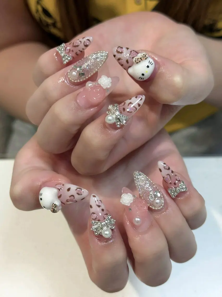 ネイル フレンチネイル ジェルネイル キラキラネイル 韓国ネイル マグネットネイル Julli NailStudioのネイルデザイン
