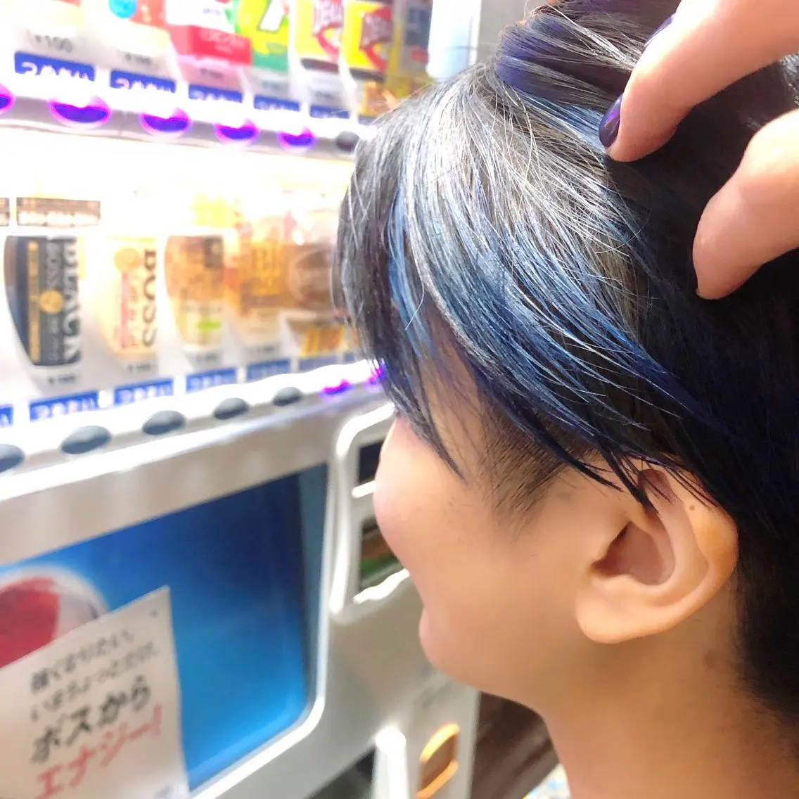 ショート カラー ブルーカラー ボブ/縮毛/レイヤー モトナリのヘアスタイル