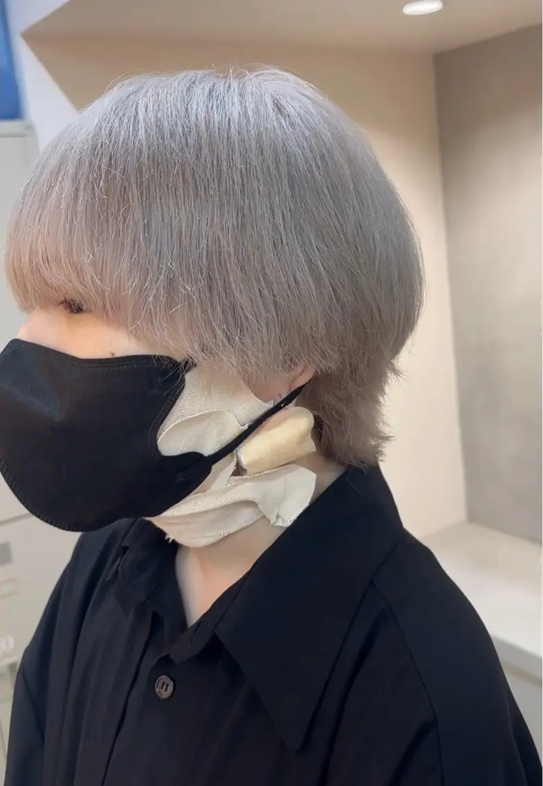 ショート カラー ブリーチ シルバー ホワイトシルバー カット ヘアカラー トリートメント yu-kiハイトーン /ブリーチ無しカラーのヘアスタイル