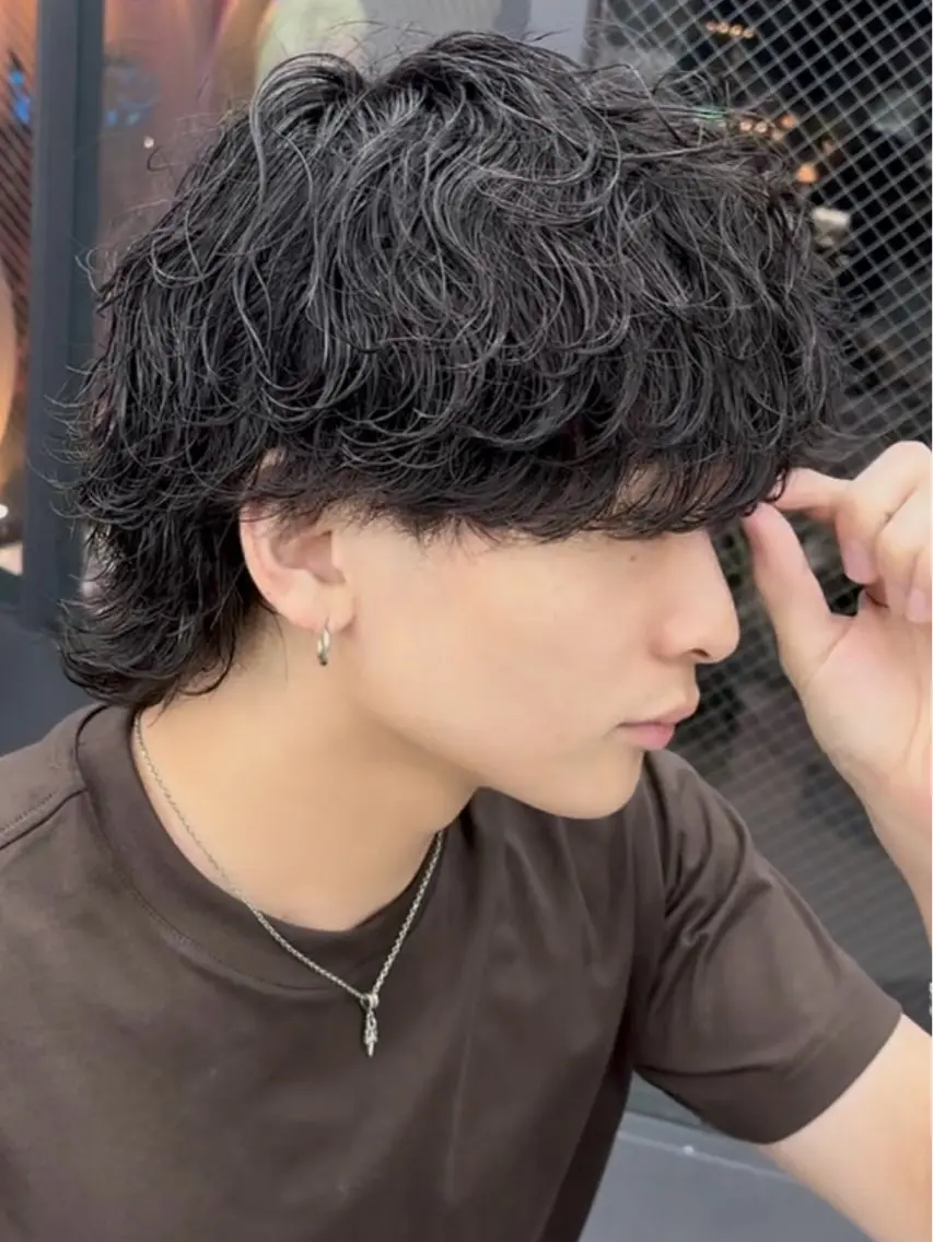 パーマ メンズ 波巻きパーマ メンズウルフカット ウルフカット パーマ メンズパーマ特化 sayoのヘアスタイル