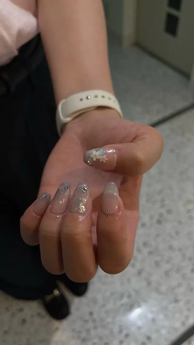 ネイル ハンドネイル 𝗮𝘆𝗮𝗸𝗮 📍新宿ネイリストのネイルデザイン