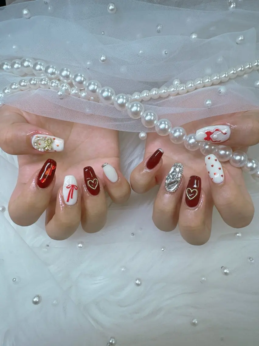 ネイル ボルドー ジェルネイル キラキラネイル ロングネイル マグネットネイル ハンドネイル Queeens nailのネイルデザイン