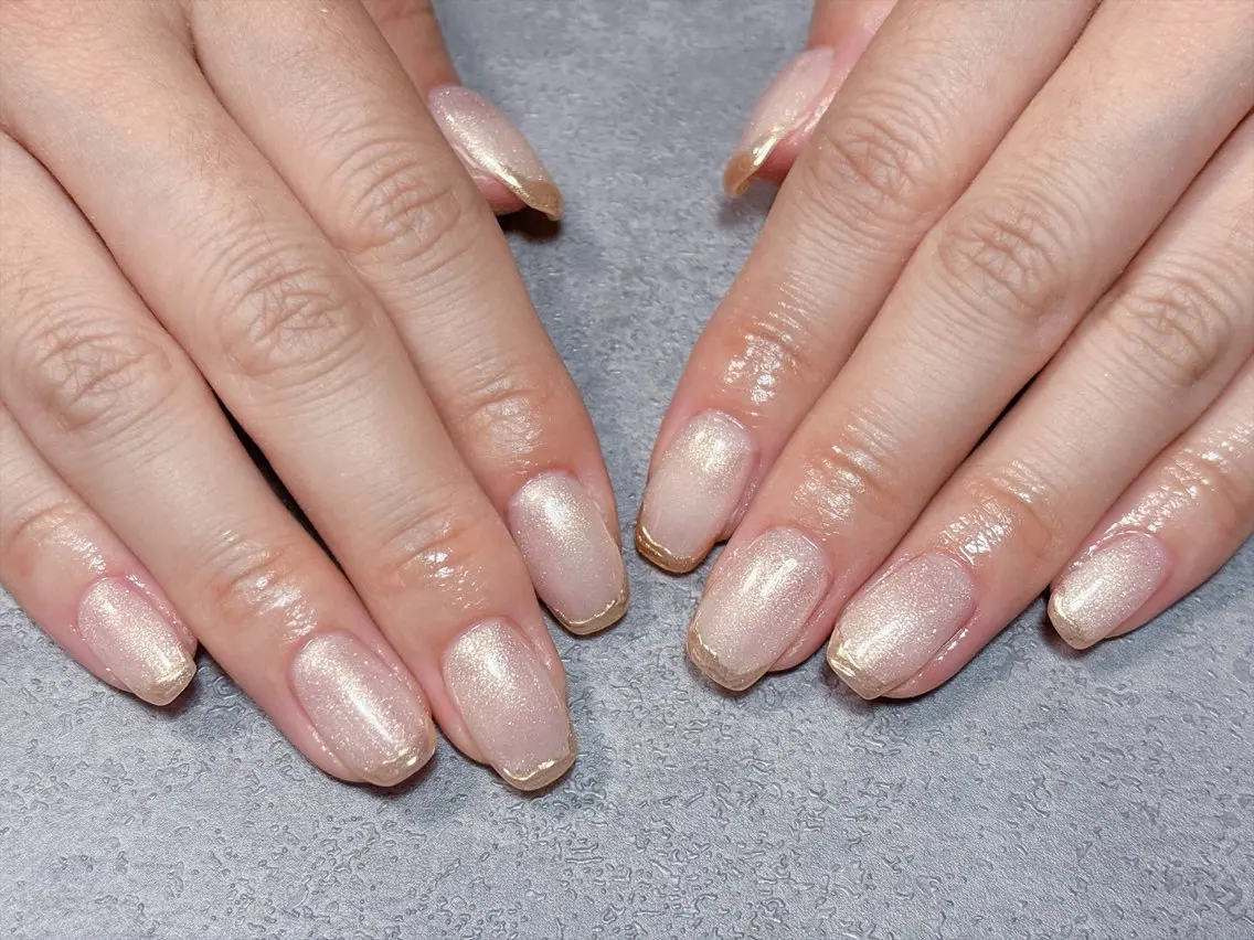 ネイル フレンチネイル マグネットネイル ミラーネイル ニュアンスネイル 夏ネイル ハンドネイル ハンドケア 💫ゆか_ Nailartistのネイルデザイン