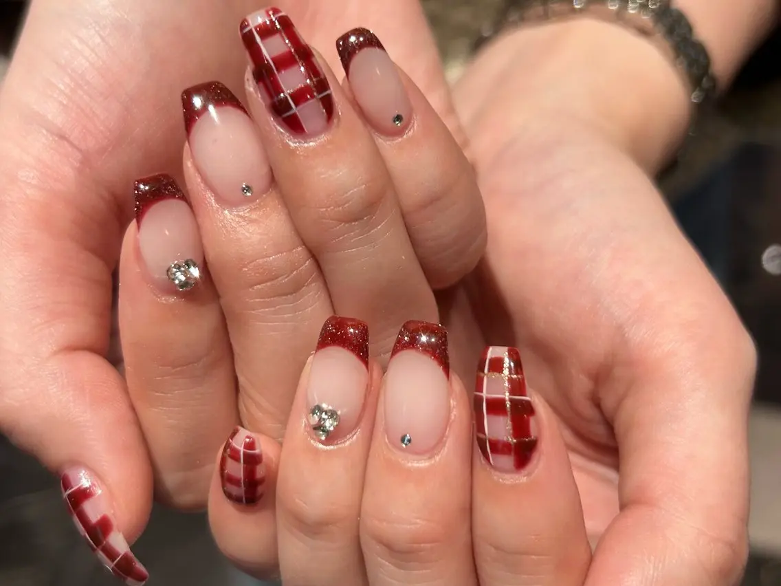 ネイル ハンドネイル EmaNail🎀 Haaruのネイルデザイン