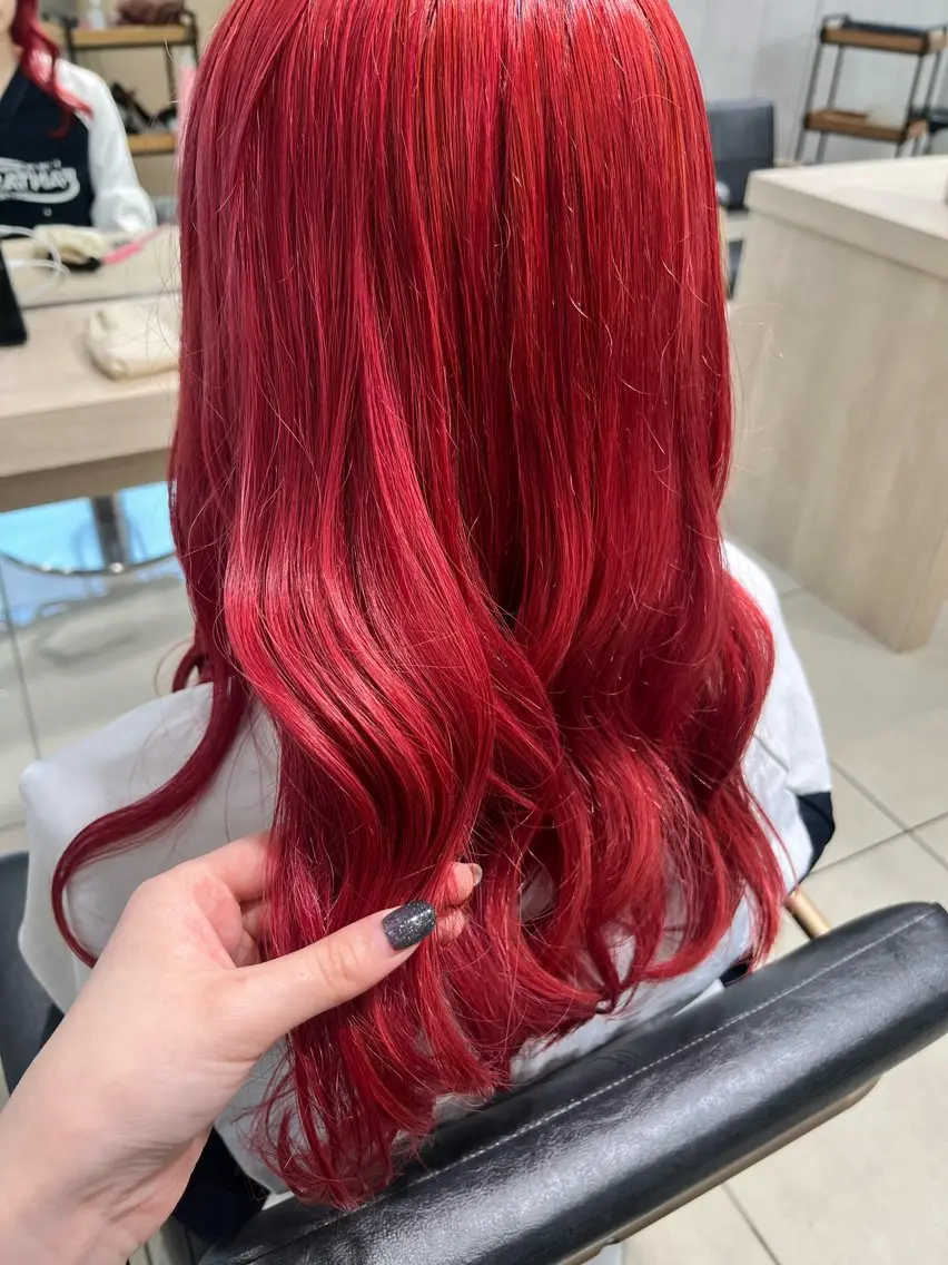 ロング カラー ブリーチ レッドカラー カット ヘアカラー 巖本 真希のヘアスタイル