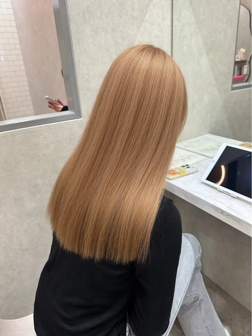 ロング カラー ヘアカラー トリートメント tomoya 透明感のグレージュのヘアスタイル