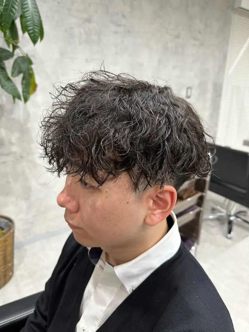 ショート パーマ メンズ メンズパーマ 波巻きパーマ カット パーマ ユウ🪄 パーマ指名No1のヘアスタイル
