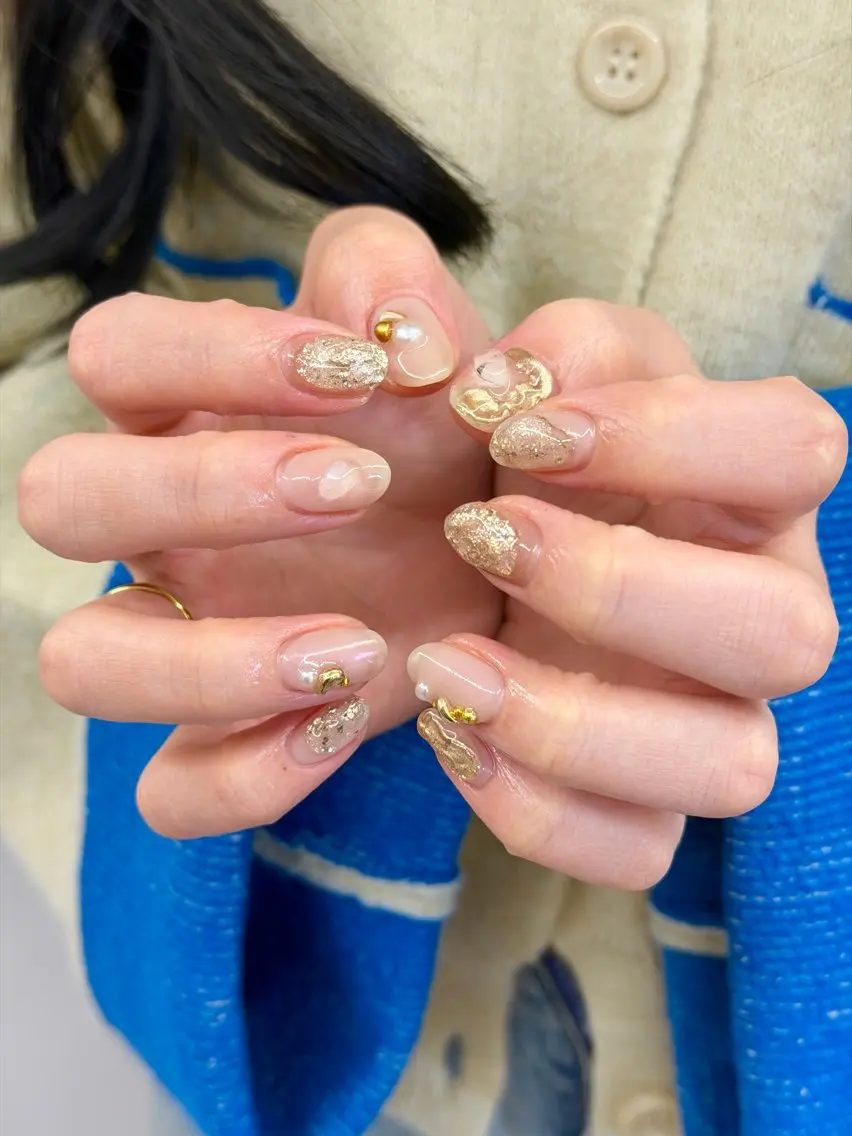 ネイル ジェルネイル ゴールド キラキラネイル マグネットネイル ニュアンスネイル ハンドネイル ハンドケア Bana_ Nailのネイルデザイン