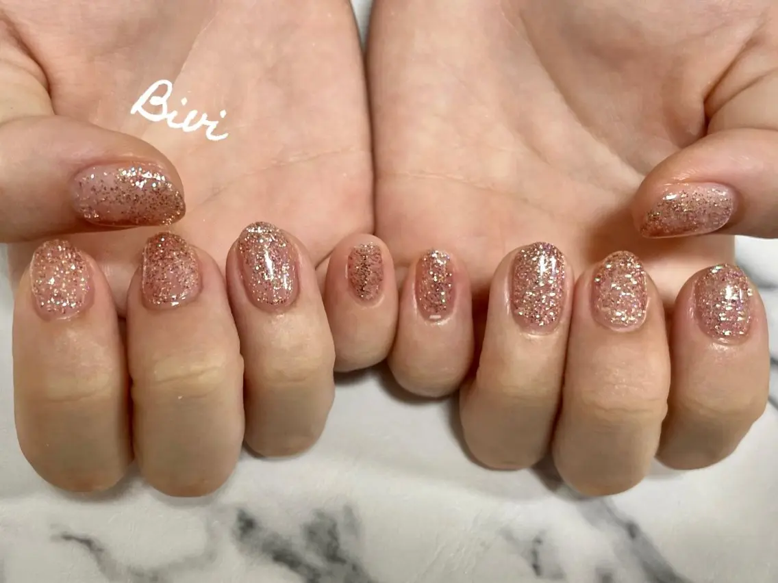 ネイル アートネイル フラッシュネイル ラメ(グリッター) シルバー スクエアネイル ♡Bivi♡自爪に 優しいネイルサロンのネイルデザイン