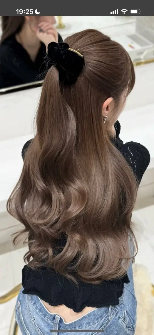 ロング ヘアカラー 柿添 莉央のヘアスタイル