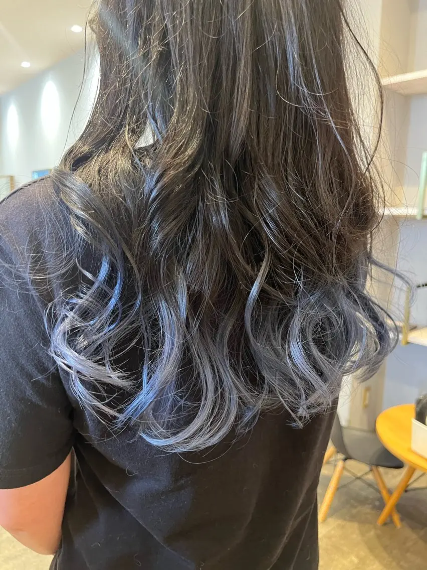 カラー ブリーチ グラデーションカラー 亀井 菜々花のヘアスタイル