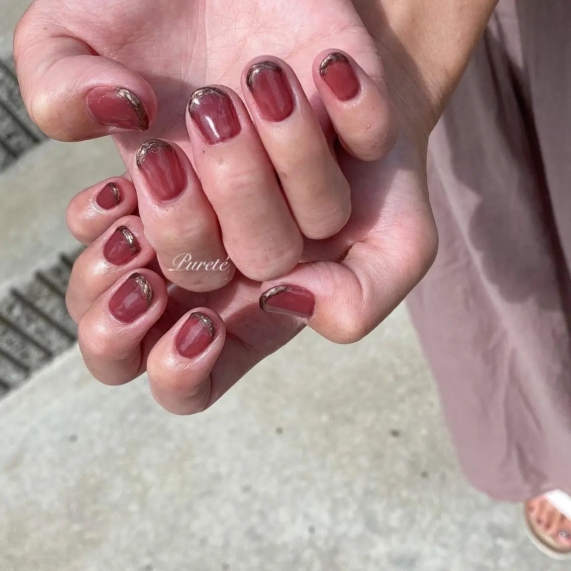 ネイル ブラウン フレンチネイル ミラーネイル 赤色 ハンドネイル nailsalon Puretéのネイルデザイン