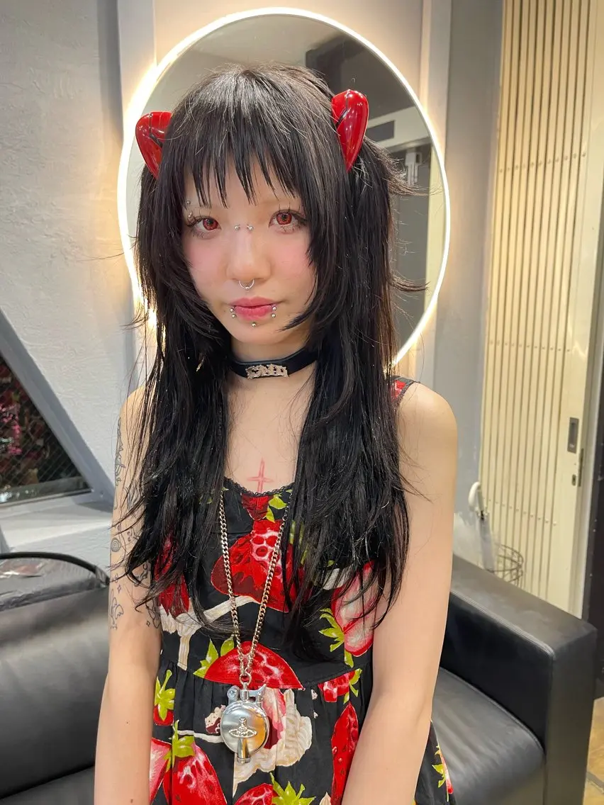 ロング カラー ブリーチ ケアブリーチ デザインカラー ダブルカラー イヤリングカラー カット TATSUブリーチ/ ミルクティーベージュのヘアスタイル