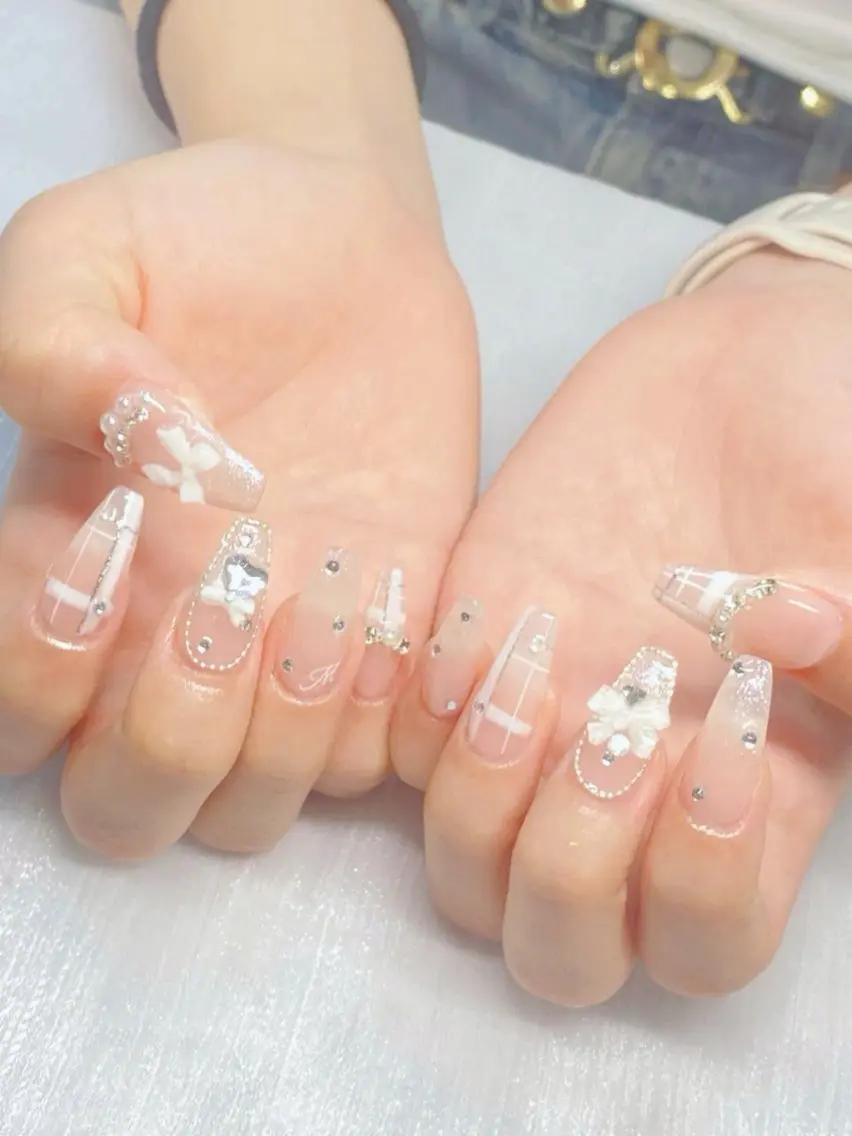 ネイル フレンチネイル グラデーション キラキラネイル 韓国ネイル マグネットネイル ハンドネイル ハンドケア Hara Nail 【持ち込みOK】のネイルデザイン