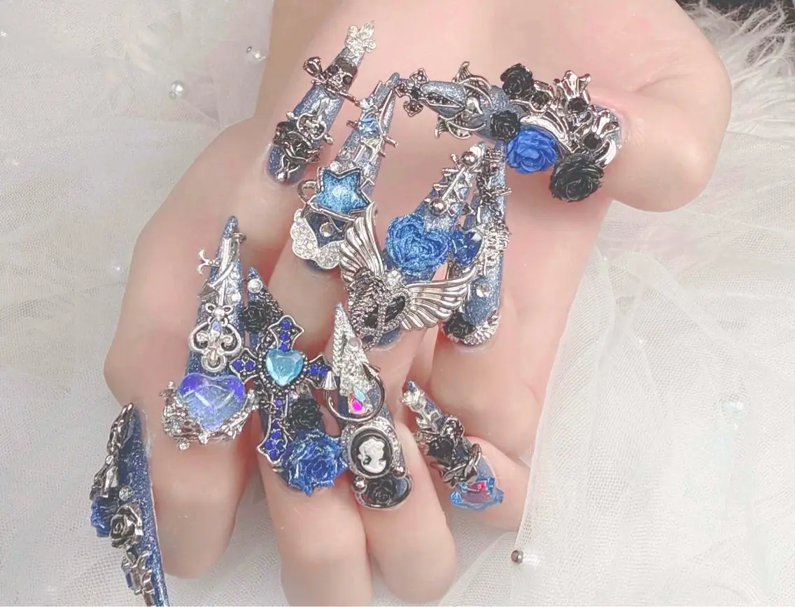 ネイル アートネイル オーロラネイル ボルドー チークネイル フレンチネイル ハンドネイル Sakura Nail Salonのネイルデザイン