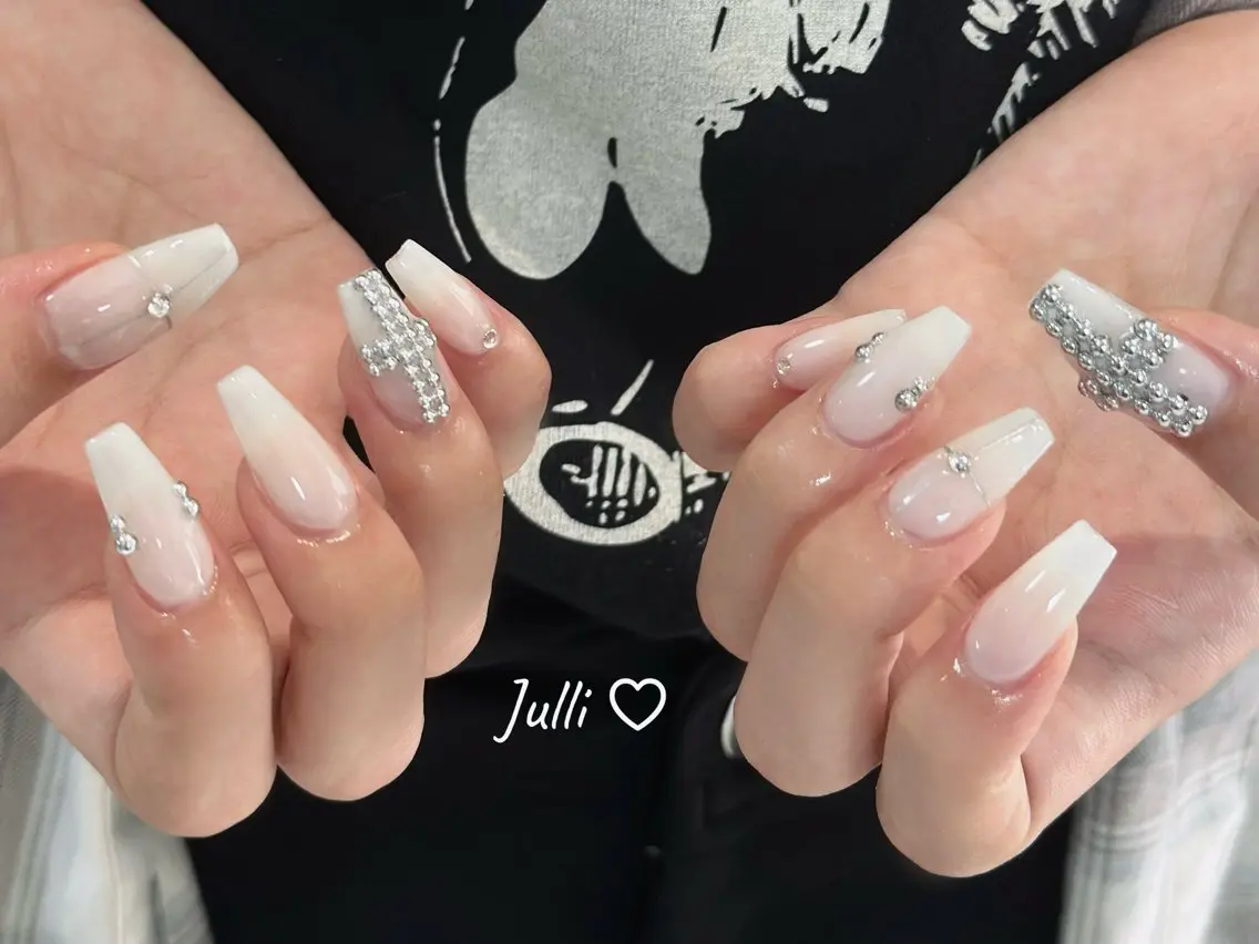 ネイル ボルドー ブラウン チークネイル ドット フットネイル Julli ジュリのネイルデザイン
