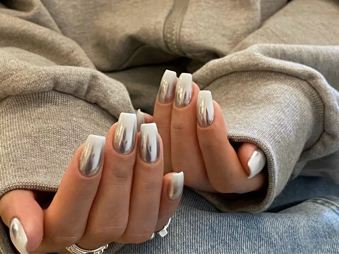ネイル オーロラネイル 長さ出し フレンチネイル ジェルネイル ガラスフレンチ Rela・S NAILのネイルデザイン