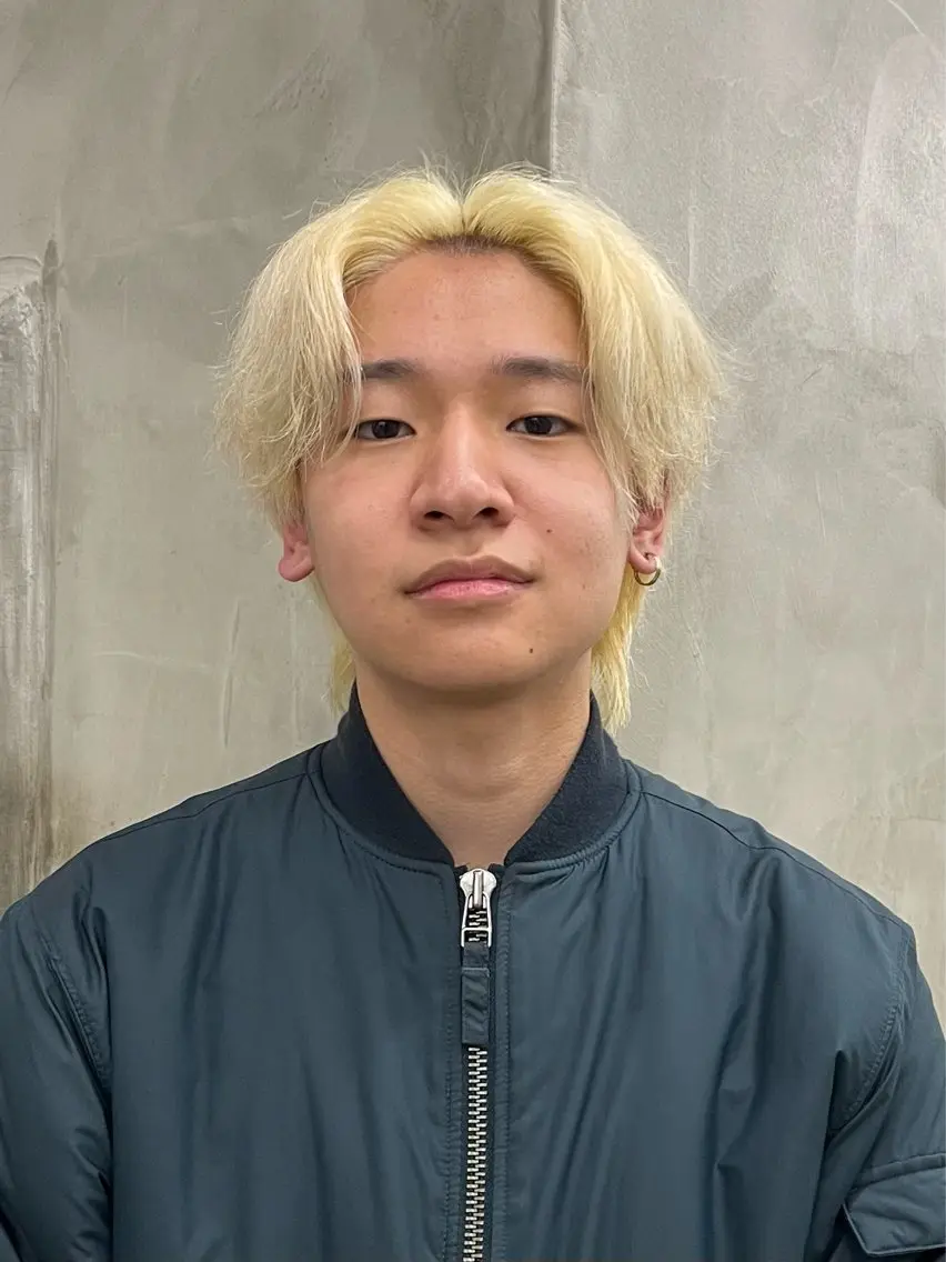 カラー メンズ メンズブリーチ センターパート ブリーチ 抜きっぱなしブロンド ケアブリーチ カット ヘアカラー トリートメント メンズカット パーマ[佐橋]のヘアスタイル