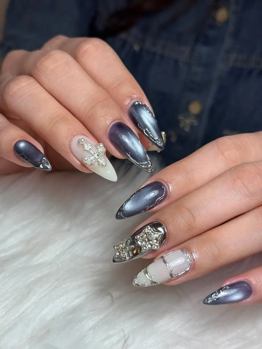 ネイル チークネイル ハート ホログラムネイル ミラーネイル ニュアンスネイル ハンドネイル Nie Nail Shinokuboのネイルデザイン
