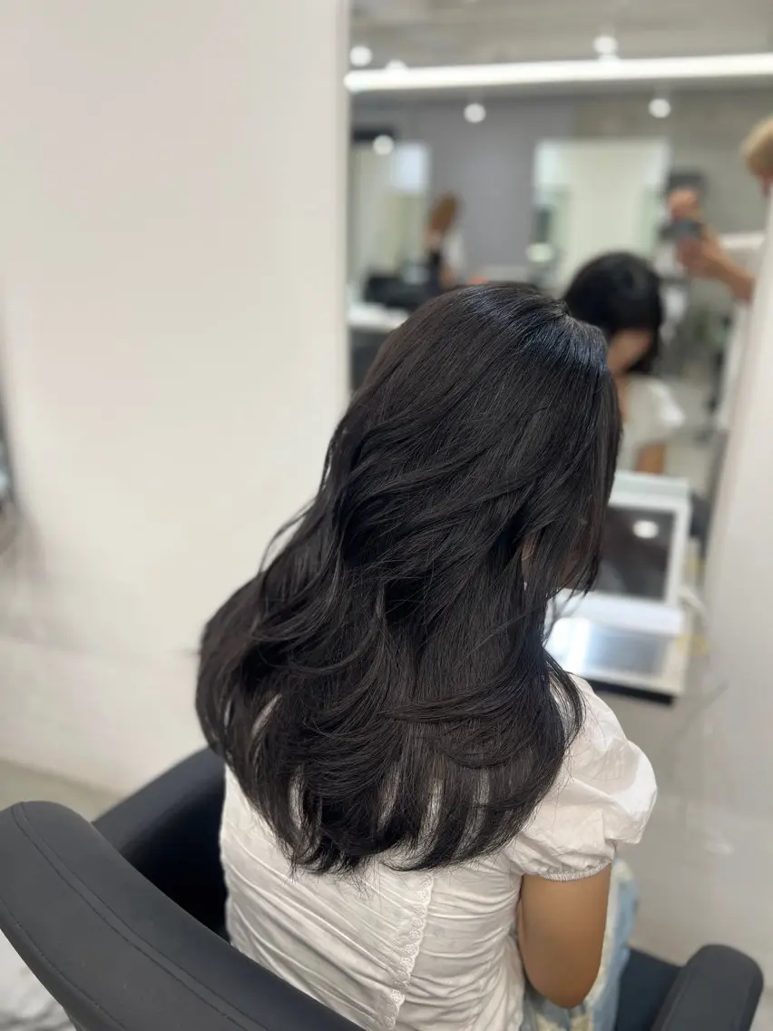 セミロング レイヤーカット 頓所 大昂のヘアスタイル