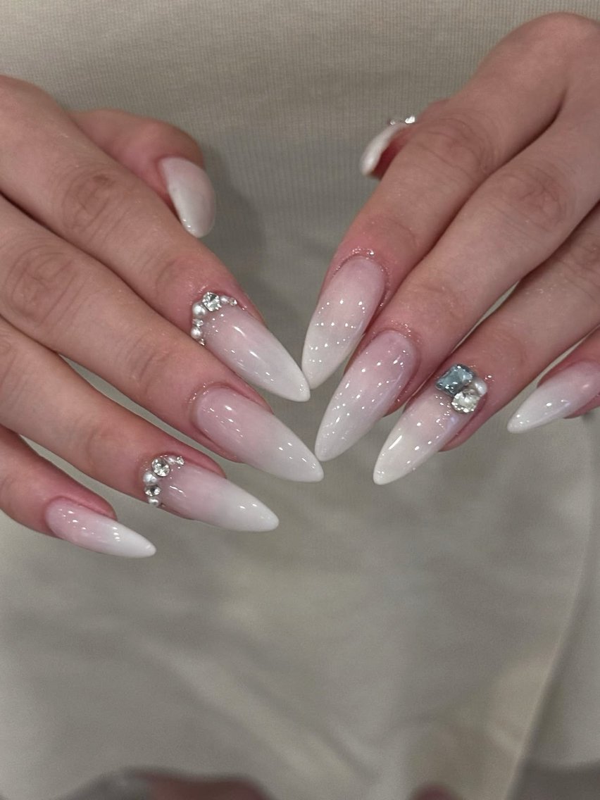 ネイル アートネイル フレンチネイル ジェルネイル キラキラネイル 韓国ネイル ハンドネイル ICE Nailsのネイルデザイン