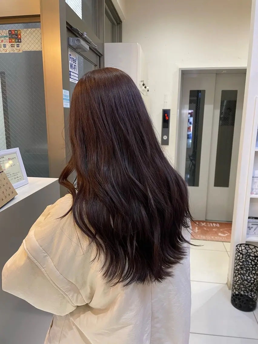 ロング カット ヘアカラー トリートメント mao♡ベージュ/ 顔周りカットのヘアスタイル